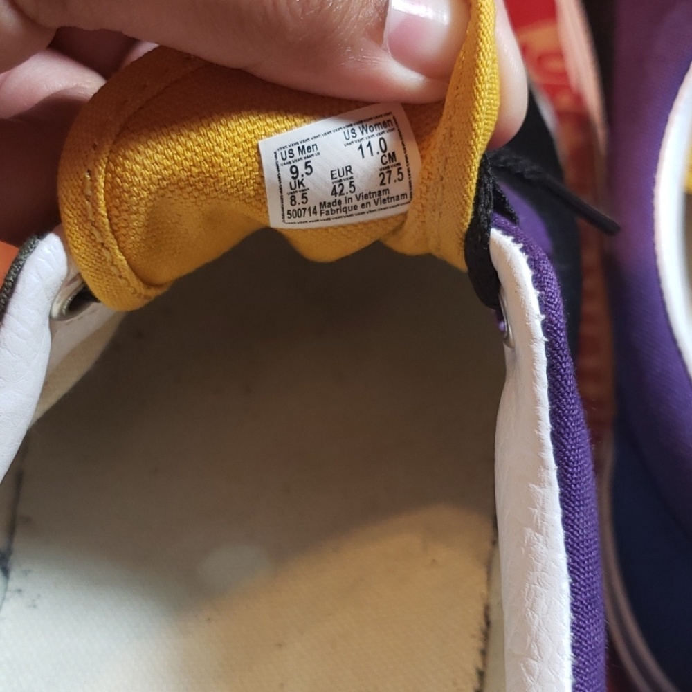 Vans - Picture 4 of 5
